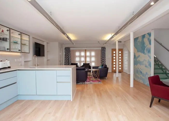 ※ Spacious Georgian Coach House & With Parking
